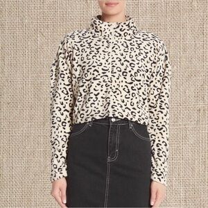 Leopard sweater zip up